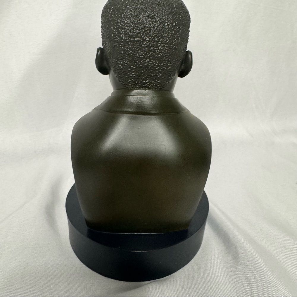 Rev Dr Martin Luther King Jr Resin Bust - Picture 3 of 9